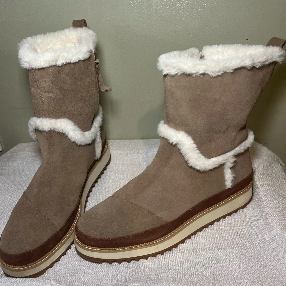 Tom’s Makenna Women's Tan Suede Boots with Faux Fur Lining Size 10